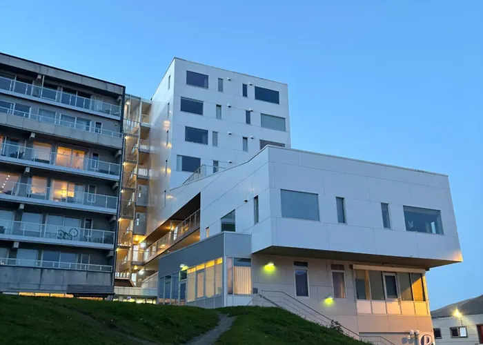 Stylish With Panoramic Views *