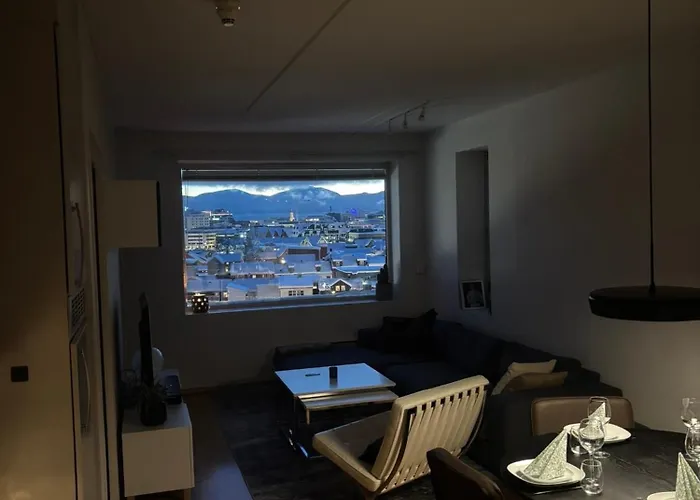 Stylish With Panoramic Views *