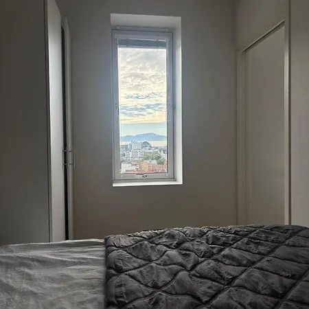 Stylish With Panoramic Views דירה *